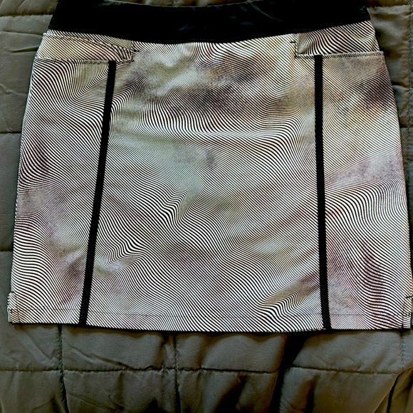 Adidas black/white golf skort-Small - Picture 1 of 6